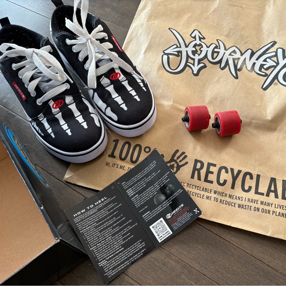 NEW “BONES” HEELYS!!